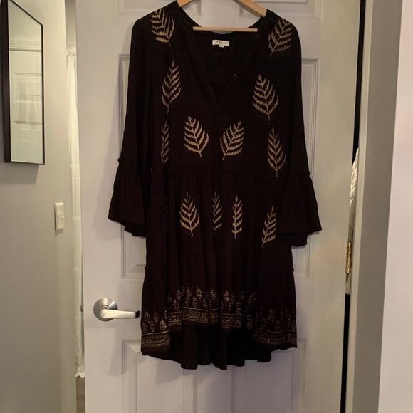 Chic Black and Gold Leaf Long Sleeve Dress - Picture 1 of 9